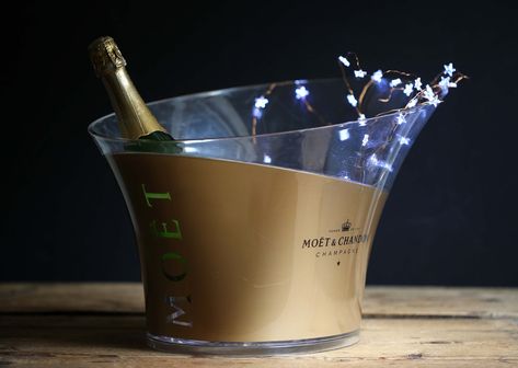 HUGE French MOET & Chandon Champagne Bath Ice Bucket Gold Wine Cooler Vintage Barware Extra Large Bottle Holder - Etsy.de Moet Chandon Champagne, Vintage Barware, Wine Cooler, Gift Registry, Champagne, Halloween Shopping, Gift Card, Accessory Gift, Electronic Accessories