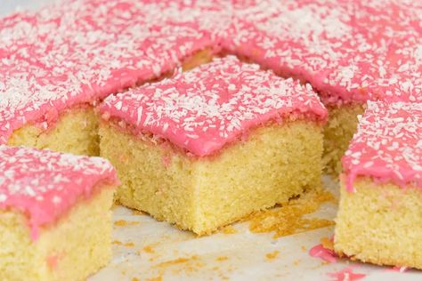 Classic Tottenham Cake Recipe - Scottish Scran British Sponge Cake Recipe, Tottenham Cake Recipe, Sponge Cake Recipe Easy, Tottenham Cake, Easy Sponge Cake, Sponge Cake Easy, Cake Recipes Uk, Easy Vanilla Cake, Easy Cake Recipe