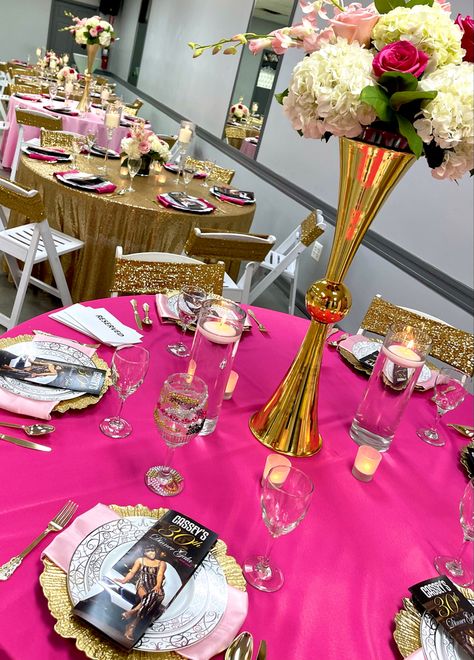 Hot Pink And Gold Birthday Party, Brunch Table Decorations, Gold Table Decorations, 40th Bday Party, Birthday Party Checklist, Pink And Gold Birthday Party, Pink Gold Birthday, White Party Decorations, Moms 60th