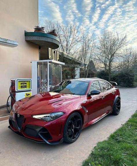 Alpha Romeo Giulia Quadrifoglio, Alfa Romeo Aesthetic, Alfa Romeo Guila, Auto Alfa Romeo, Alfa Cars, Alfa Romeo Gtv6, Alfa Romeo Gta, Alfa Romeo Giulia Quadrifoglio, Honda Civic Car