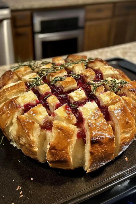 Cranberry Brie Sourdough Pull-Apart Bread Brie Cranberry Appetizer, Brie Tart, Sourdough Bread Loaf, Cranberry Appetizer, Baked Brie Appetizer, Brie Cranberry, Brie Appetizer, Cranberry Brie, Brie Recipes