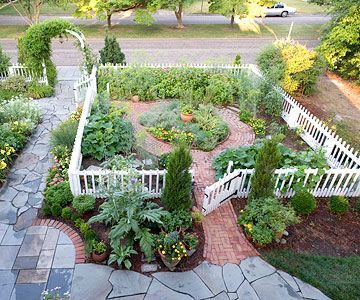 Colonial Garden Plans | love the Colonial style garden. Plan to do something ... | PAVING the ... Colonial Garden, Potager Garden, Cottage Garden Design, Style Cottage, Front Yard Garden, Back Gardens, Picket Fence, Garden Layout, Lush Garden