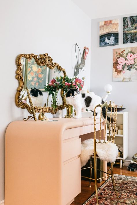 Creative Layout, Elegant Vanity, Accessories Aesthetic, Glam Room, Vintage Glam, Brass Decor, Sew In, Beauty Room, Dream Decor