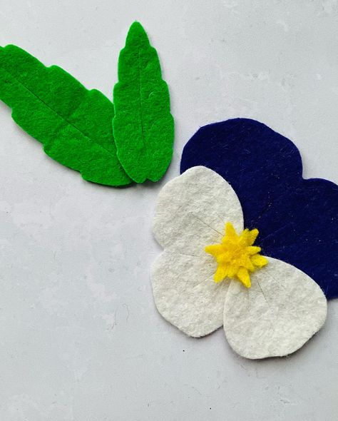 Just wondering ….. would you like to see packs of these felt pansies in single colours or mixed colour packs? #feltflowers #feltflower #feltflowermaker #lilacsprig Felt Pansies, Christine Taylor, Handmade Felt, Felt Flowers, Pansies, Color Mixing, Lilac, Felt, Wonder