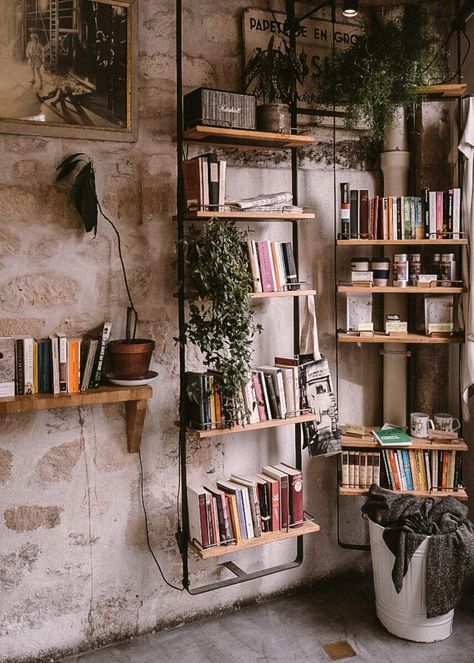 Cozy Cafe Interior, Rustic Coffee Shop, Bar Deco, Visuell Identitet, Rustic Cafe, Coffee Shop Interior Design, Coffee Books, Cozy Coffee Shop, Things To Do In Paris