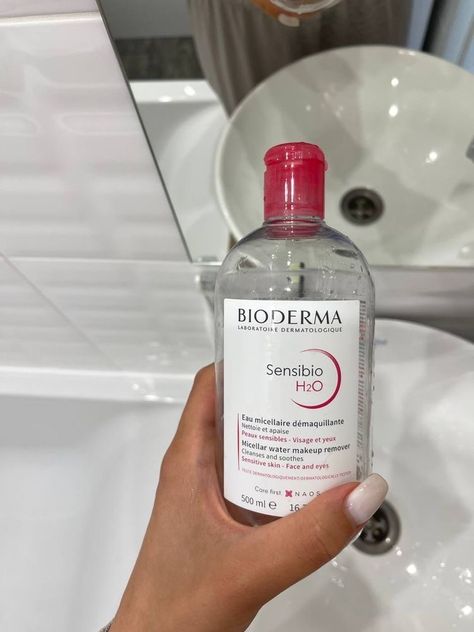 Bioderma Makeup Remover, Bioderma Micellar Water, Makeup Looks Everyday, Water Makeup, Cleanser For Sensitive Skin, Bioderma Sensibio, Skin Toner, Micellar Water, Eye Makeup Remover