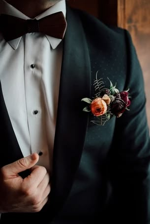 Boutonniere Pocket Square cambamcustomfloral | Details gallery Pocket Boutonniere Black Suit, Boutonniere Wedding Pocket Square, Pocket Boutonniere Winter, Groomsman Pocket Flowers, Boutineer Ideas Pocket, Pocket Boutonniere Wedding Fall, Jewel Tone Pocket Boutonniere, Men Boutineer Wedding Fall, Bouteniers Pocket Square