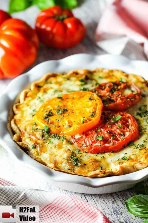 Southern Tomato Pie (with Video) | How To Feed A Loon Southern Tomato Pie, Tomato Pie Recipe, White Pie, Tomato Dishes, Tomato Pie, Tomato Basil Soup, Heirloom Tomato, Savory Pies, Summer Dishes