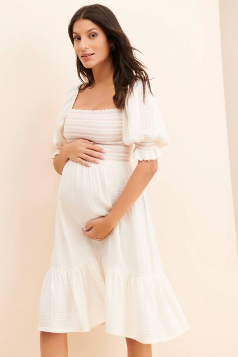 Many #fashion rental services offer fabulous #maternity gowns that make you feel beautiful for your nine months and beyond. Go for garments that aren't too tight to allow a growing belly. Waste Clothing, Rent Clothes, Hatch Maternity, Maternity One Piece, Loving Mother, Clothing Subscription, Dress Hire, Places To Rent, Timeless Outfits