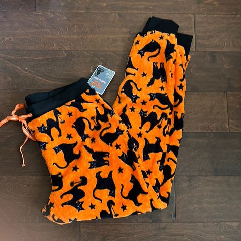 Cute Jogger Style Halloween Black Cat Print Plush Pajama Pants New Orange Fall Pjs Pajamas, Fuzzy Halloween Pajama Pants, Spooky Pajamas, Halloween Pajamas Women, Halloween Pj Pants, Halloween Clothing, Fall Pajamas, Halloween Clothes, Cat Pajama Pants