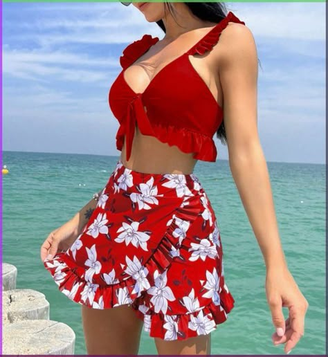 Suits For Women Over 50, 2 Piece Bathing Suits, Street Style Shirt, Outfit London, Hawaiian Top, Fun One Piece Swimsuit, Hawaiian Clothing, London Fashion Week Street Style, Bathing Suits For Women