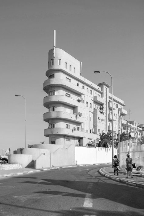 Landscape Architecture Section, Movement Architecture, Bauhaus Building, Bauhaus Architecture, Landscape Architecture Drawing, Streamline Moderne, Walter Gropius, White Building, Architectural Section