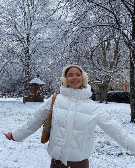 Cold Girl, White Puffer, Winter Inspo, Snow Outfit, I Love Winter, Winter Love, Winter Girls, Winter Pictures, Winter Wonder