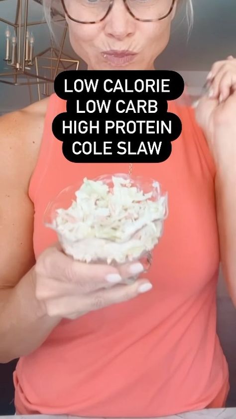 Amanda Nighbert, Dietitian on Instagram: "You guys have been asking for this one! I promise you will never make cole slaw another way! HIGH PROTEIN COLE SLAW 3/4 CUP HIGH PROTEIN PLAIN YOGURT 2 TBSP VINEGAR 1 DROPPER LIQUID STEVIA OR I PACKET POWERED STEVIA SALT AND PEPPER TO TASTE HALF BAG CABBAGE SLAW MIX MIX AND ENJOY! Makes four servings 1 cup serving size 57 calories 1g fat 5g carbs 7G protein Be sure to save this one for later! ⁣ .⁣ .⁣ .⁣ .⁣ .⁣ #baking #cook #cooking #cookingathome #... High Protein Coleslaw, Amanda Nighbert Recipes Low Carb, Amanda Nighbert Recipes, Macros Meals, Healthy Broccoli Slaw, Amanda Nighbert, Healthy High Protein Meals, High Protein Low Calorie, Broccoli Slaw