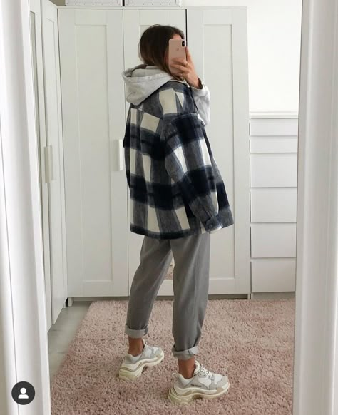 Vinter Mode Outfits, Tutorial Hijab, Embossed Metal, Plaid Coat, Button Jacket, Mode Inspo, Baggy Pants, Casual Winter Outfits, 가을 패션