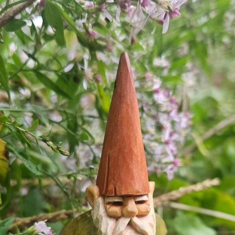 Spenser on Instagram: "Mini garden gnome . . . #woodcarving#woodart#miniature#gardengnome#gnomesofinstagram#woodcarver#whimsical#handcarved#handmade#folkart#fae" Miniature Gnomes, Cottagecore Gnome, Gnome Sculpture, Wood Carving Gnome, Gnome Miniature, Miniatures, Arts And Crafts, Instagram