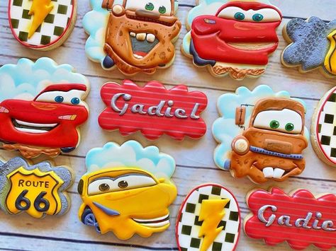 Cookies that inspire on Instagram: “The cutest 😍🙌🏼❤️⠀⠀⠀⠀⠀⠀⠀⠀⠀ .⠀⠀⠀⠀⠀⠀⠀⠀⠀ .⠀⠀⠀⠀⠀⠀⠀⠀⠀ .⠀⠀⠀⠀⠀⠀⠀⠀⠀ By @carlotassweets⠀⠀⠀⠀⠀⠀⠀⠀⠀ .⠀⠀⠀⠀⠀⠀⠀⠀⠀ Despite the situation and isolation…” Cars Cookies, 3rd Birthday Party For Boy, Diy Cupcake Stand, Car Cookies, Disney Cars Party, Disney Cookies, Cars Birthday Party Disney, Minion Birthday Party, Car Birthday Theme