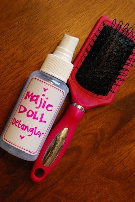 Barbie Hair Detangler, American Girl Doll Hair Care, Doll Hair Detangler, Doll Hair Repair, Fix Doll Hair, Wig Brush, American Girl Hairstyles, Diy Doll Hair, American Girl Doll Hairstyles