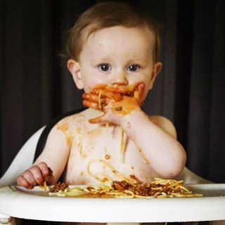 The only way to eat spaghetti bolognese! Now in the bath! #spaghetti #spaghettibolognese #babyledweaning #blw #blwtips #baby #foodblogger Weaning Guide, First Foods, Spaghetti Noodles, Bolognese Sauce, Spaghetti Bolognese, Baby Eating, My Mouth, Baby Led Weaning, Spaghetti Sauce