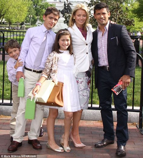 Kelly Ripa with husband & Children Kelly Ripa Family, Kelly Ripa Mark Consuelos, Michael Jr, Mark Consuelos, Famous Moms, Michael Strahan, Kelly Ripa, Tv Icon, Celebrity Families