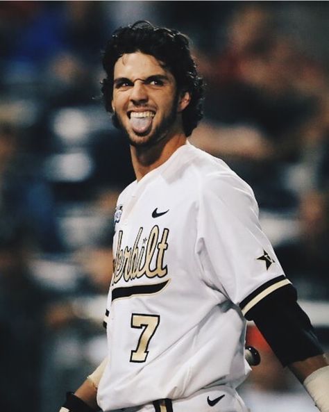 yum Hair With Baseball Hat, Blonde Hair Boys, Dansby Swanson, Pirates Baseball, Baseball Guys, Catch Feelings, Baseball Boys, Quote Happy, Country Men