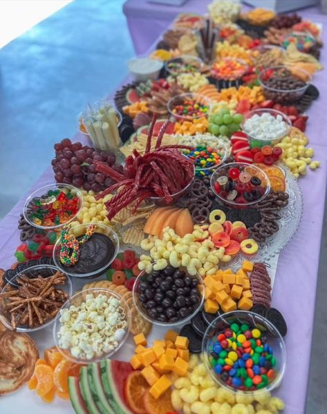 Kids Grazing Table, Fancy Snacks, Kids Birthday Food, Charcuterie Display, Birthday Things, Birthday Party Treats, Charcuterie Inspiration, Grazing Table, Party Trays