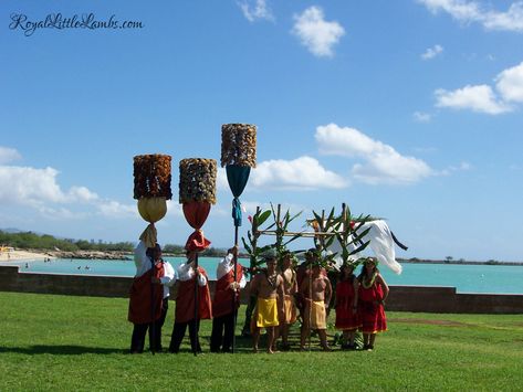 Makahiki is ‪#‎Thanksgiving‬ in Hawaii. We are thankful we lived there and saw the ceremony one year! Hawaiian Thanksgiving, Wooden Staff, Wooden Canoe, Outrigger Canoe, The Pleiades, Homeschool Geography, Homeschool Board, Nature School, Homeschool Inspiration