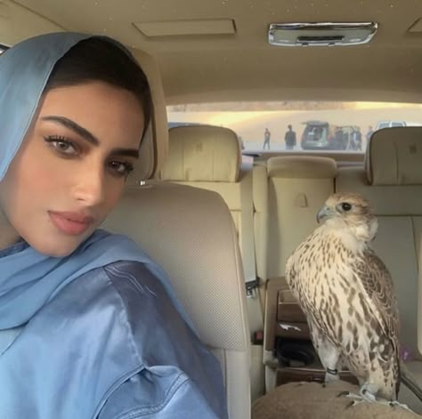 Aesthetic Old Money, Arabian Princess, Aesthetic Old, Arabian Women, Rich Girl Aesthetic, Arabian Beauty, Girl Lifestyle, Arabian Beauty Women, Rich Girl Lifestyle