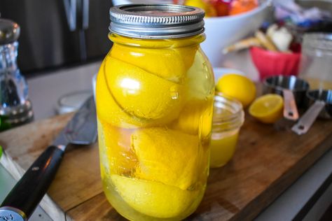 Cleaning: Lemon Vinegar Lemon For Cleaning, Vinegar For Cleaning, Lemon Pancakes, Lemon Vinegar, Sprayer Bottle, Vinegar Cleaning, Lemon Rind, Dating Tips For Women, Lemon Peel