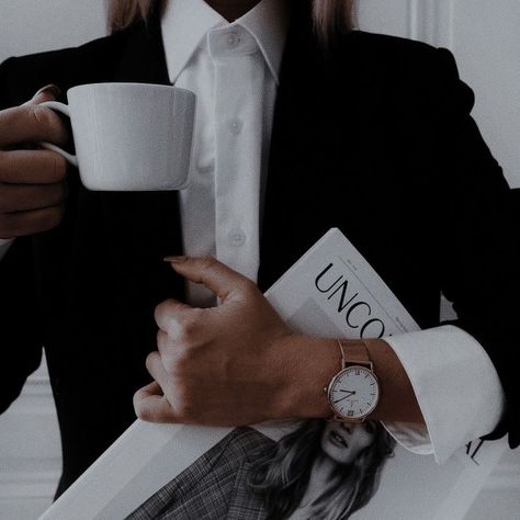 Women Lawyer, Aesthetic Women, Outfit Trends, Business Photos, Branding Photoshoot, Character Aesthetic, Boss Babe, Boss Lady, Mood Boards