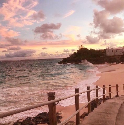 Clouds In The Sky, Beach At Sunset, Pretty Sky, Beach Aesthetic, Nature Aesthetic, Pretty Places, Sky Aesthetic, Travel Aesthetic, Travel Dreams