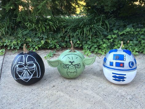 Star Wars Pumpkin Painting, Star Wars Halloween Decorations, Star Wars Decorations, Star Wars Diy Crafts, Darth Vader Pumpkin, Star Wars Pumpkin, Waldo Costume, Diy Star Wars, Halloween Fireplace