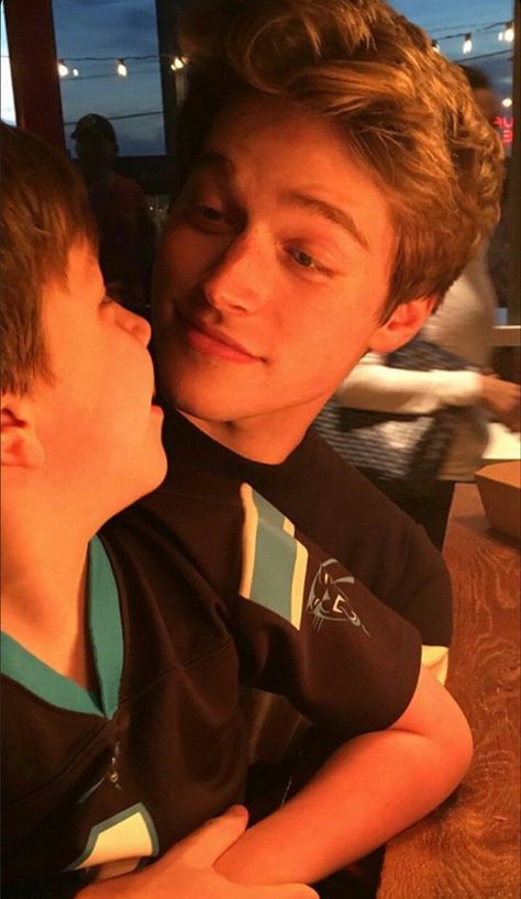 Guy Smiling, Froy Gutierrez, Dream Boyfriend, Blonde Boys, The Perfect Guy, Aesthetic Guys, Book Boyfriends, Attractive Guys, Dream Boy