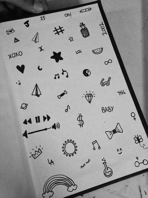 Simple Doodles For Beginners, Simple Doodle Ideas Aesthetic, Art Drawings Simple Doodles Aesthetic, Tattoo On Hand, Notebook Drawing, Hand Doodles, Doodle Pages, Doodle Art Journals, Cute Easy Doodles