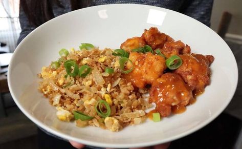 Keto Fried Rice, Keto Orange Chicken, Keto Twins, Cauliflower Rice Easy, Low Carb Menu, Cauliflower Rice Recipe, Keto Veggies, Keto Main Dishes, Low Carb Menus