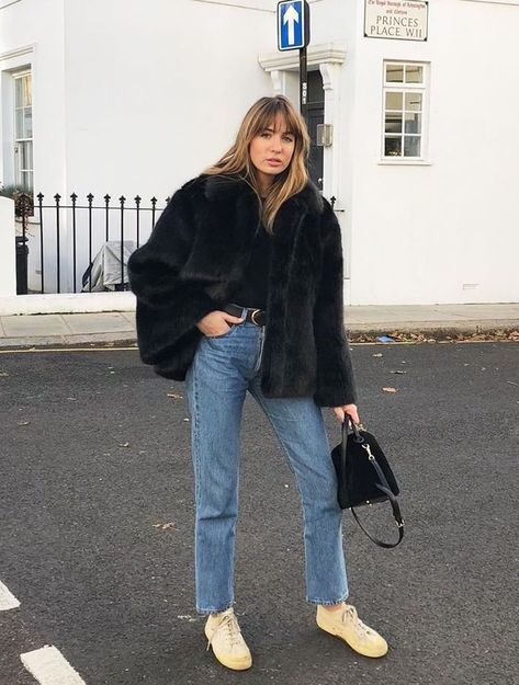 Levi's Ribcage Jeans: @shotfromthestreet in Levi's jeans Levis Ribcage Jeans Outfit, Levi Jeans Outfit, Levis Ribcage Jeans, Lizzy Hadfield, Cute Outfits With Shorts, Ribcage Jeans, Levis Outfit, Levis Ribcage, Jeans Outfit Winter