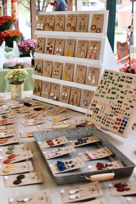 Diy Craft Displays, Jewelry Booth, Earring Displays, Craft Market Display, Craft Show Booth, Origami Earrings, Jewerly Displays, Craft Fairs Booth, Craft Booth Displays