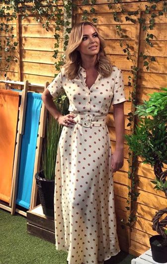 Amanda Holden's cream and brown polka dot dress is a surprising Zara bargain | HELLO! Dot Dress Outfit, Maxi Dress Outfit Fall, Black Dress Outfit Casual, Brown Polka Dot Dress, Polka Dot Summer Dresses, Designer Summer Dresses, Maxi Dress Outfit, Black Dress Outfits, Printed Summer Dresses