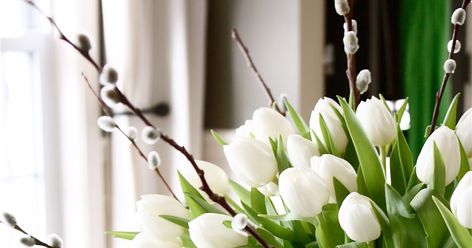 In honor of the first days of spring, I thought it would be nice to revisit one of my favorite spring time centerpiece projects (even thoug... Simple White Flower Arrangements, Pussywillow Arrangements, St Patricks Day Table, Tulip Centerpiece, White Flower Arrangements, Spring Centerpiece, Spring Decorating, Table Scape, Flower Arrangements Diy