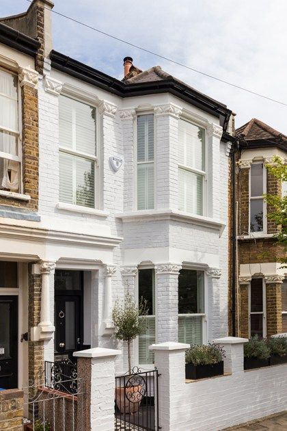 Victorian House Uk, Garden With Bamboo, Edwardian Terrace House, London Terrace House, Terrace House Exterior, White Facade, Victorian Homes Exterior, Victorian House Interiors, British Homes