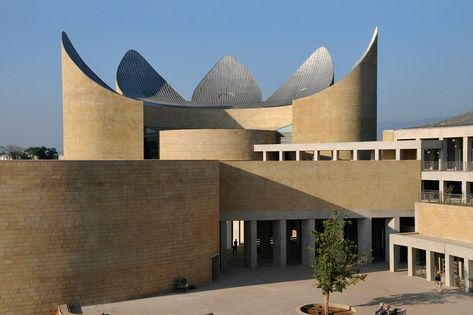 Moshe Safdie-Designed Khalsa Heritage Centre is Inaugurated in... Safdie Architects, Anandpur Sahib, Moshe Safdie, Indian Museum, Study Architecture, Heritage Museum, Heritage Center, Pedestrian Bridge, Museum Architecture