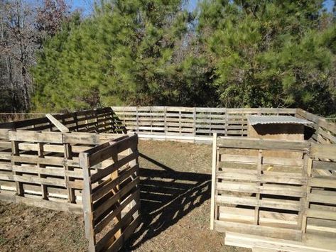 One of the first steps to raising your own pork is learning how to build a pig pen to contain them in.Building a sturdy pig pen seems easy when you only need it to house a small piglet, but can quickly seem daunting when that same pen needs to keep a 450 pound testosterone-filled boar ... Read more Diy Dog Pen, Pig Raising, Pig Shelter, Fence Building, Sheep Pen, Livestock Shelter, Goat Shelter, Goat Pen, Diy Wood Pallet