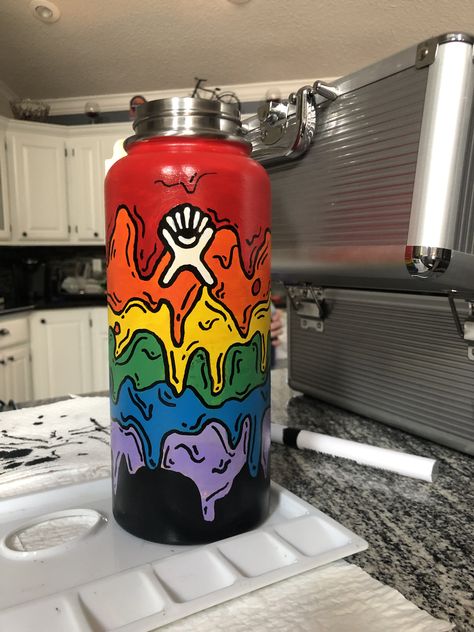 Hand Painted Water Bottle, Water Bottle Painting Ideas, Hydroflask Painting, Painted Water Bottle, Customized Flask, Hydro Painting, Flask Art, Custom Hydro Flask, Customised Water Bottles