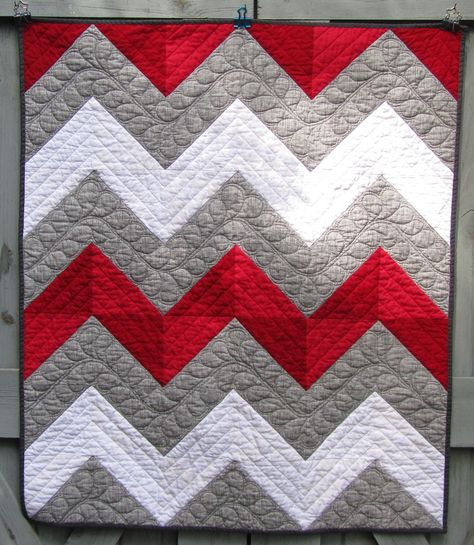 ❤ =^..^= ❤ Red And Grey Quilts Ideas, Chevron Quilts Ideas, Chevron Quilt Pattern Free, Chevron Quilt Tutorials, Chevron Quilts, Chevron Quilt Pattern, Garden Quilts, Quilt Motifs, Turquoise Quilt