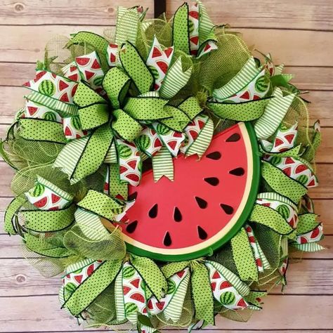 Summer Decor Ideas, Watermelon Wreath, Dekoratívne Vence, Summer Deco Mesh Wreaths, Summer Mesh Wreaths, Deco Mesh Wreaths Diy, Watermelon Decor, Easy Diy Wreaths, Season Decor