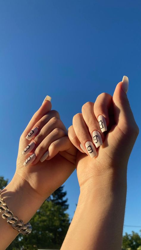 999 nails inspired by famous rapper Juice Wrld. 999 upisde means 666 so you took that hell you been thru and turned into smth positive = 999, LLJW🕊️ 999 Nails Acrylic, 555 Nails Design, Text On Nails, 50 Cent Inspired Nails, Nails With Numbers Design, Juice Wrld Nails Acrylic, Drake Inspired Nails, Rap Concert Nails Ideas, Nails With Words On Them