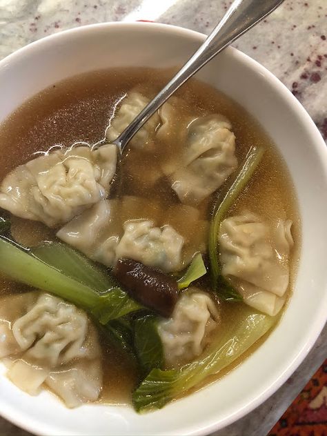 Wonton Soup Recipe, Pound Dropper, Miso Chicken, Chicken Corn Chowder, Weight Watchers Soup, Trader Joes Recipes, Dumplings For Soup, Wontons, Great Appetizers