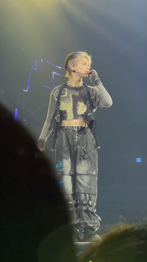 Shinee Concert Outfit, Taemin Crop Top, Ring Ding Dong Shinee, Taemin Outfit, Taemin Fashion, Best Stage Outfits, Concert Oufit, Guy Crop Top, Korean Face