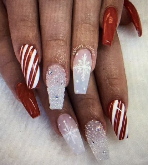 Red And White Sweater Nails, Snowflake Nails Design, Christmas Plaid Nails Design, Winter Coffin Acrylic Nails, Western Winter Nails, Shellac Nails Christmas, Dip Nails Christmas, Christmas Nail Dip Designs, Christmas Nails Medium Length