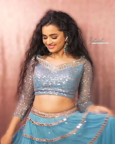 Ankita Chhetri, Simple Girl Outfits, Simple Girl, Indian Beauty Saree, Hd Wallpaper, Girl Outfits, Saree, Crop Tops, Women's Top